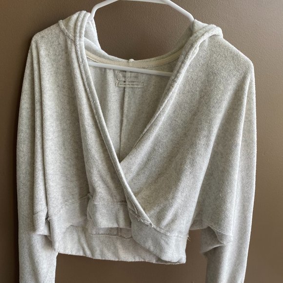 Crop v neck Hoodie - Picture 1 of 3